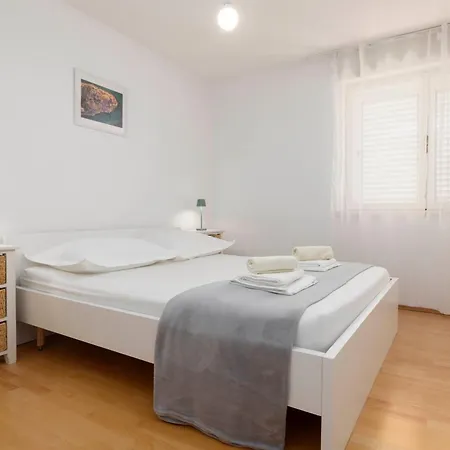 Nevenka Apartman Makarska