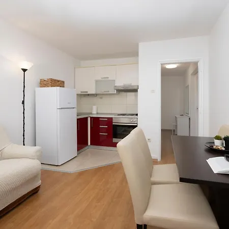 Nevenka Apartman Makarska